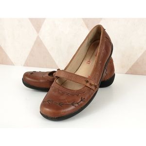 Hush Puppies | Brown Flats